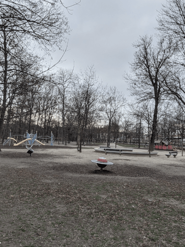 Augarten Waldspielplatz - Spielgeräte