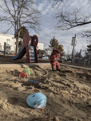 Spielplatz Heuberg: Sandkiste und Rutsche